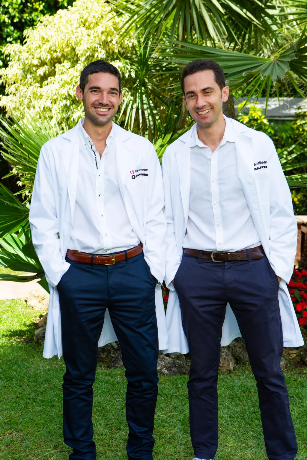 Los profesionales Dr. Fermín Capitán y Dr. Miguel Perceval de Facialteam Research & Education
